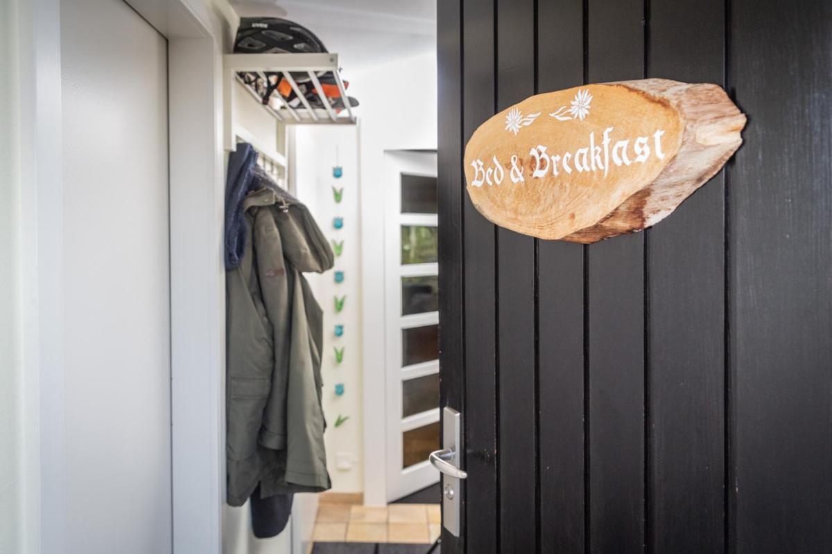 Mybednbreakfast In Bottmingen Bed and Breakfast Eksteriør billede